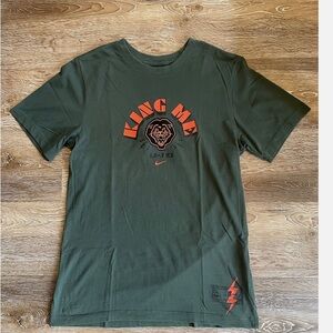 Nike Men's Dark Green 'King Me' Graphic Tee